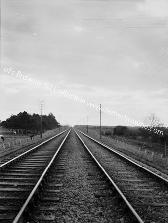 CONVERGING TRACKS REDEDING TRAIN